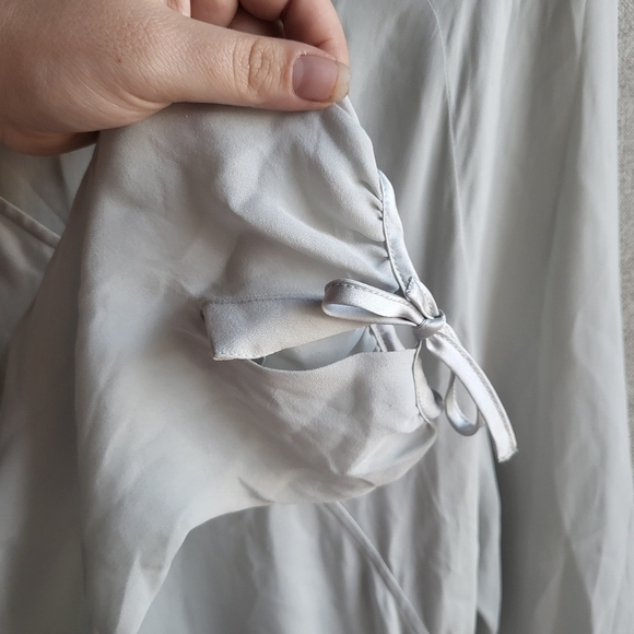 100% Silk Long Sleeve Blouse With Embrodery And Ties On Sleeves Extra Large - Picture 4 of 5